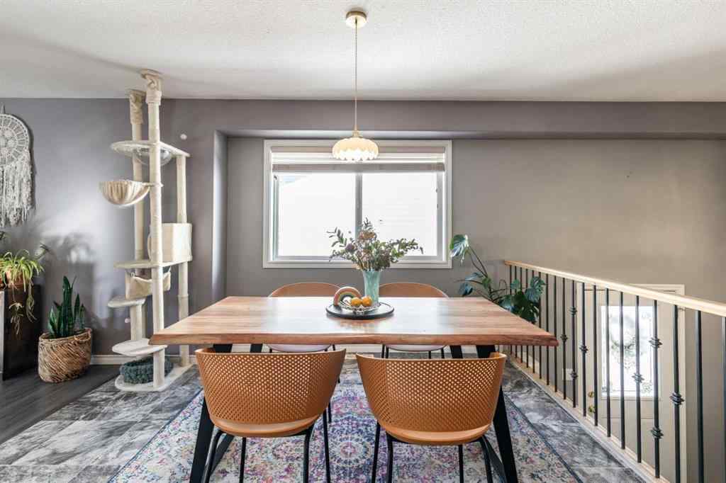 MLS® A2266055 - 87 Vista Road SE in SE Southridge Medicine Hat, Residential