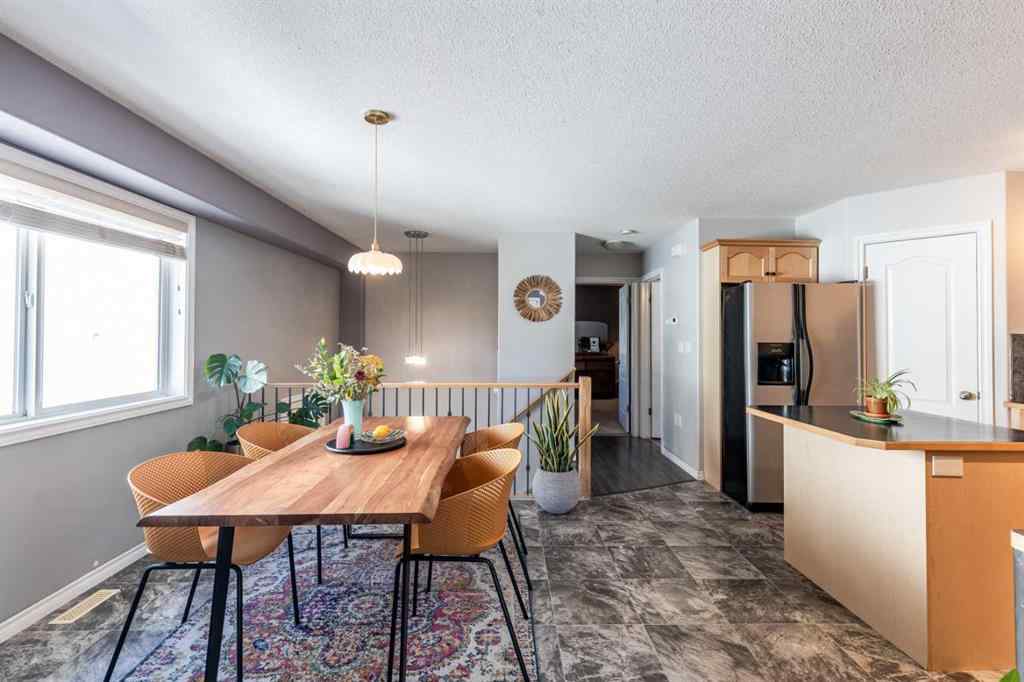 MLS® A2266055 - 87 Vista Road SE in SE Southridge Medicine Hat, Residential