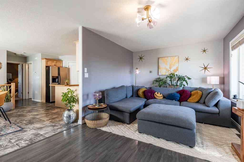 MLS® A2266055 - 87 Vista Road SE in SE Southridge Medicine Hat, Residential