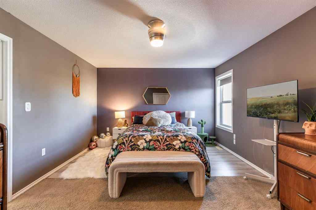 MLS® A2266055 - 87 Vista Road SE in SE Southridge Medicine Hat, Residential