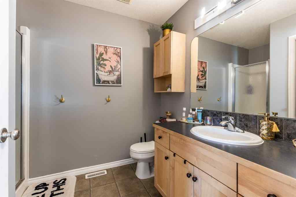 MLS® A2266055 - 87 Vista Road SE in SE Southridge Medicine Hat, Residential