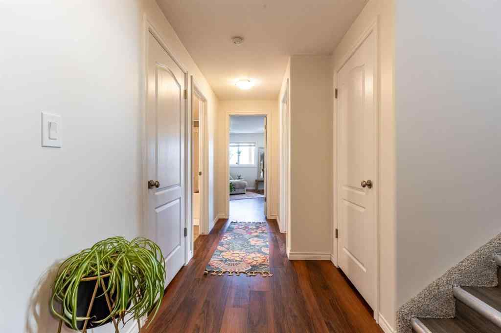 MLS® A2266055 - 87 Vista Road SE in SE Southridge Medicine Hat, Residential