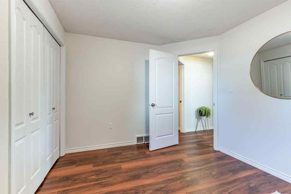 MLS® A2266055 - 87 Vista Road SE in SE Southridge Medicine Hat, Residential