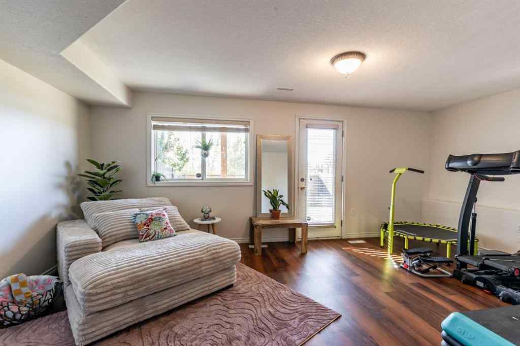 MLS® A2266055 - 87 Vista Road SE in SE Southridge Medicine Hat, Residential