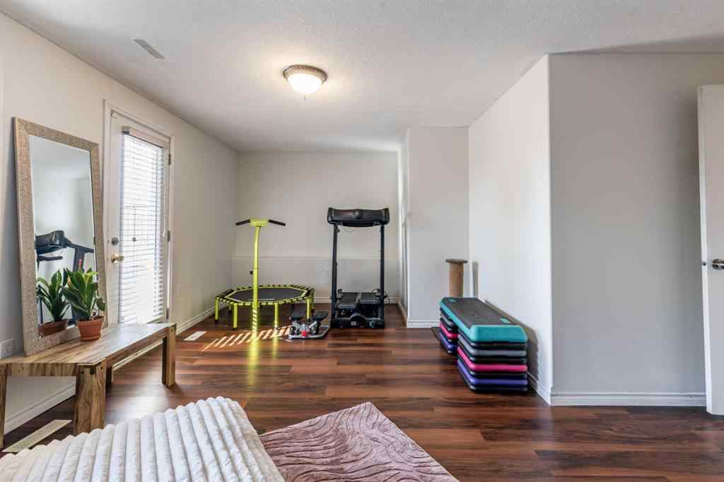 MLS® A2266055 - 87 Vista Road SE in SE Southridge Medicine Hat, Residential