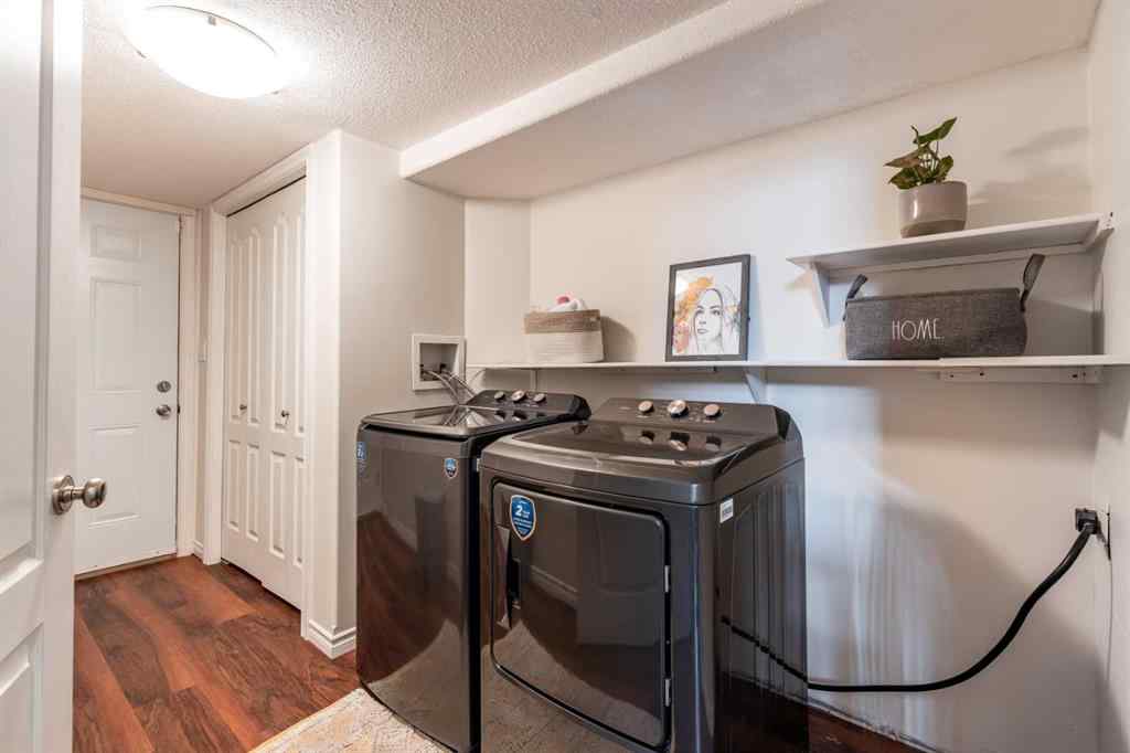 MLS® A2266055 - 87 Vista Road SE in SE Southridge Medicine Hat, Residential