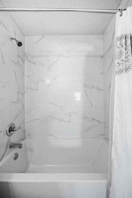 MLS® A2266058 - 136 Sanderling Close NW in Sandstone Valley Calgary, Residential