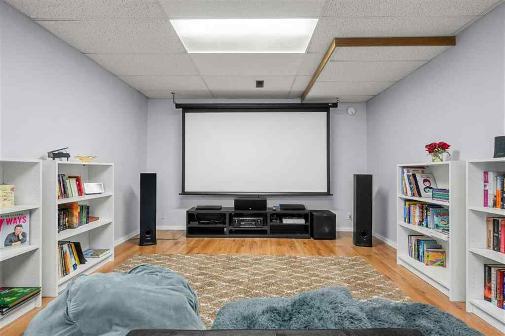 MLS® A2266058 - 136 Sanderling Close NW in Sandstone Valley Calgary, Residential