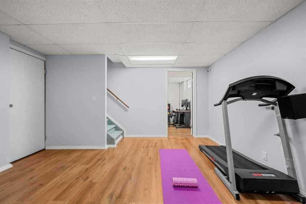 MLS® A2266058 - 136 Sanderling Close NW in Sandstone Valley Calgary, Residential