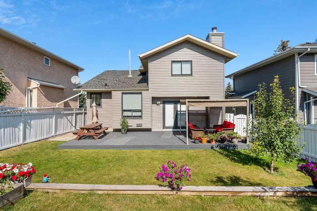 MLS® A2266058 - 136 Sanderling Close NW in Sandstone Valley Calgary, Residential