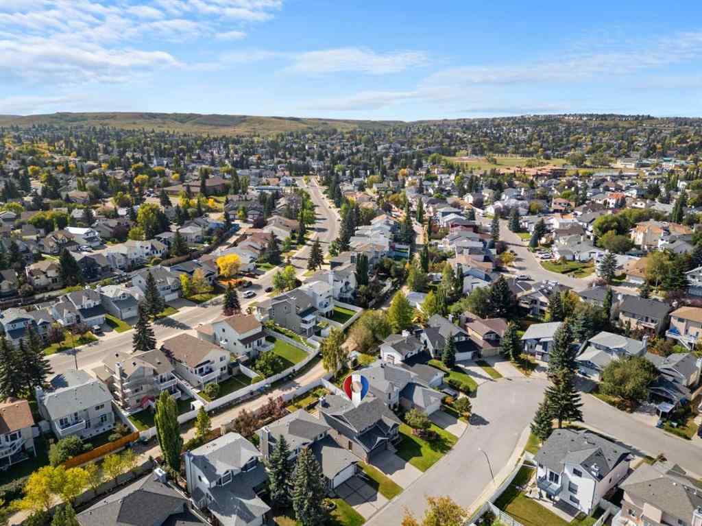 MLS® A2266058 - 136 Sanderling Close NW in Sandstone Valley Calgary, Residential