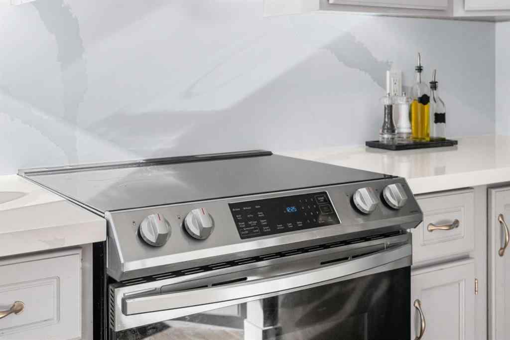 MLS® A2266058 - 136 Sanderling Close NW in Sandstone Valley Calgary, Residential