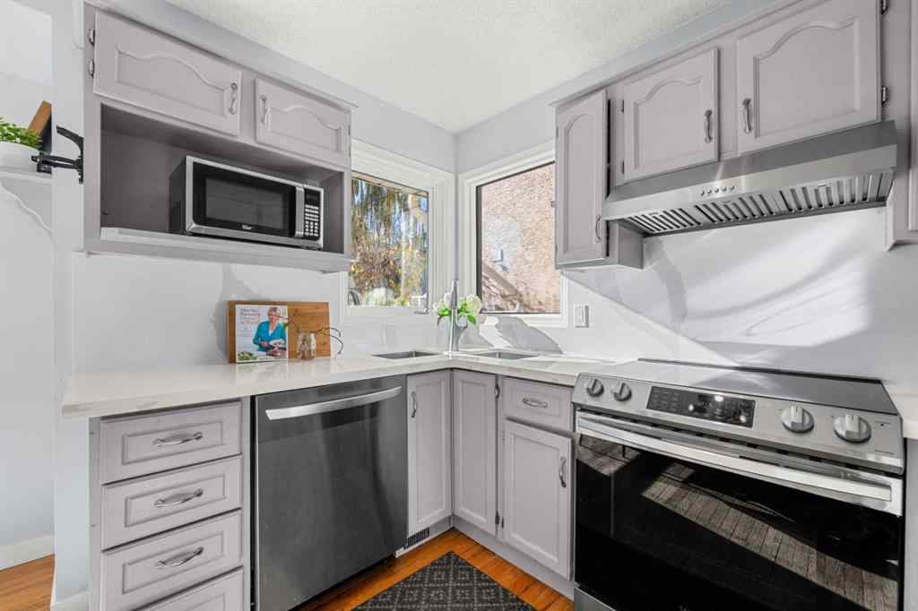 MLS® A2266058 - 136 Sanderling Close NW in Sandstone Valley Calgary, Residential