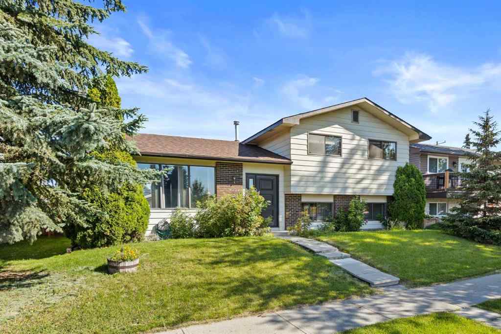 MLS® A2266087 - 4724 Rundlehorn Drive NE in Rundle Calgary, Residential