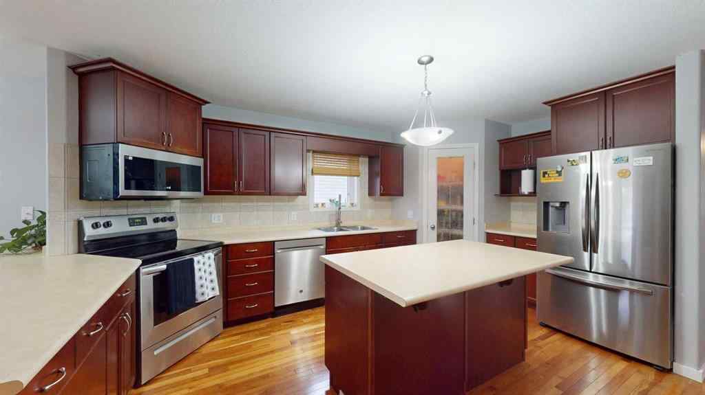 MLS® A2266093 - 333 Lindstrom Crescent  in Timberlea Fort McMurray, Residential