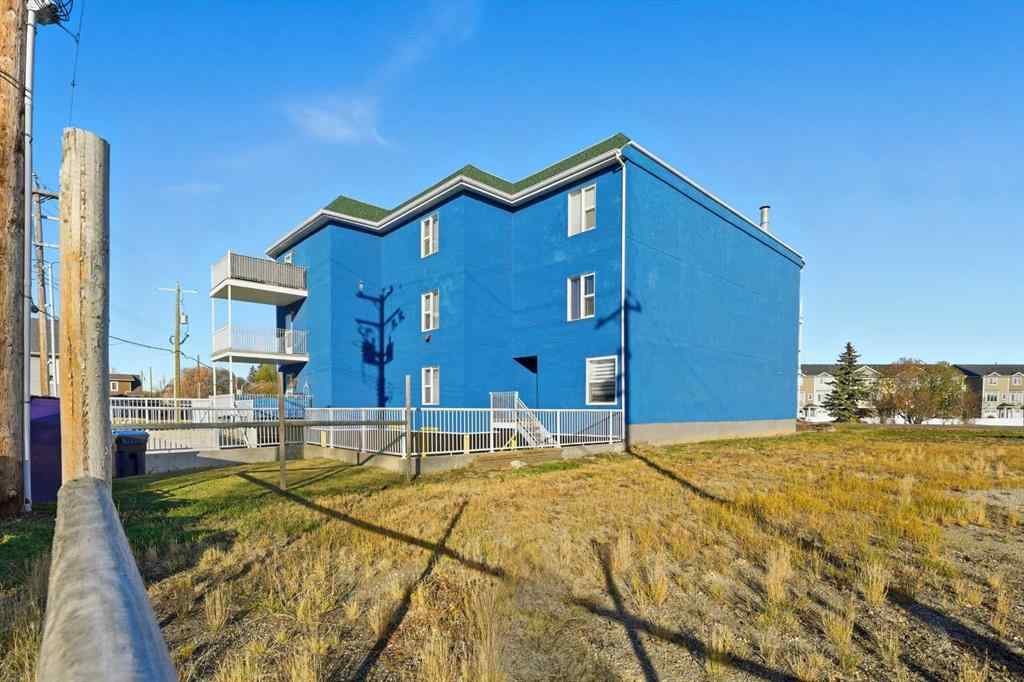 MLS® A2266098 - Unit #208 5135 Lakeshore Drive  in Downtown Sylvan Lake, Residential