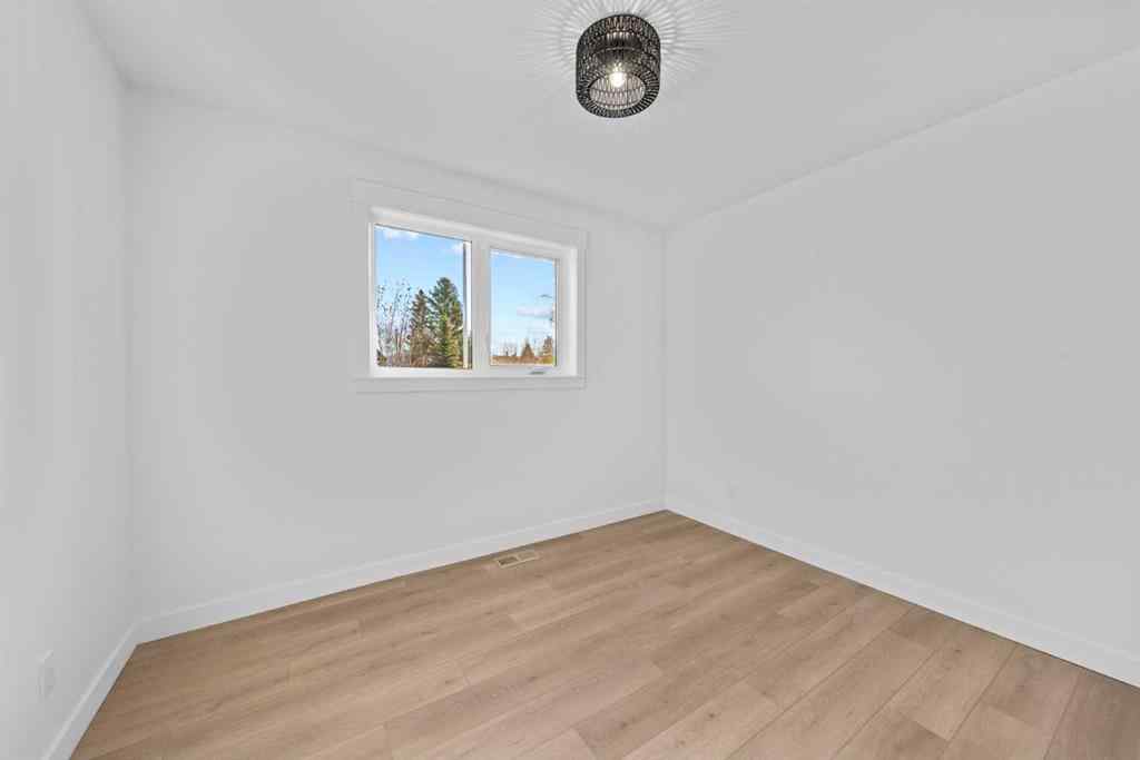 MLS® A2266101 - 124 Gainsborough Drive SW in Glamorgan Calgary, Residential