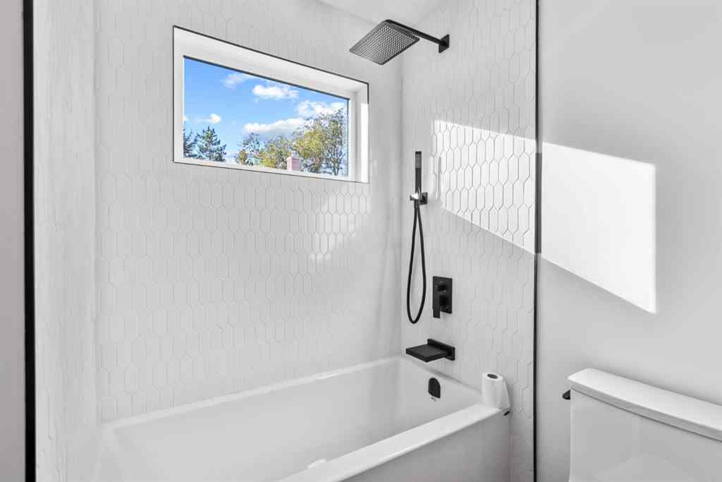 MLS® A2266101 - 124 Gainsborough Drive SW in Glamorgan Calgary, Residential