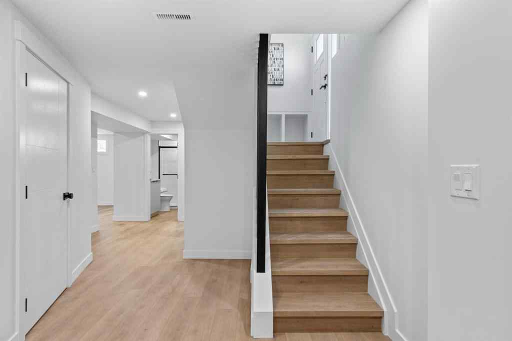 MLS® A2266101 - 124 Gainsborough Drive SW in Glamorgan Calgary, Residential