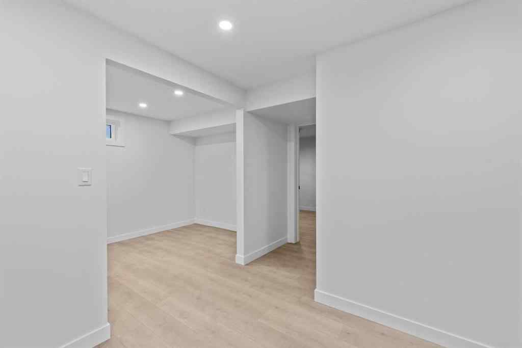 MLS® A2266101 - 124 Gainsborough Drive SW in Glamorgan Calgary, Residential