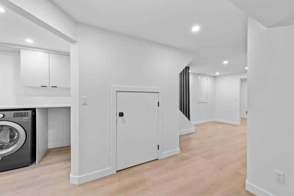 MLS® A2266101 - 124 Gainsborough Drive SW in Glamorgan Calgary, Residential