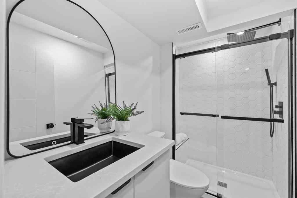 MLS® A2266101 - 124 Gainsborough Drive SW in Glamorgan Calgary, Residential