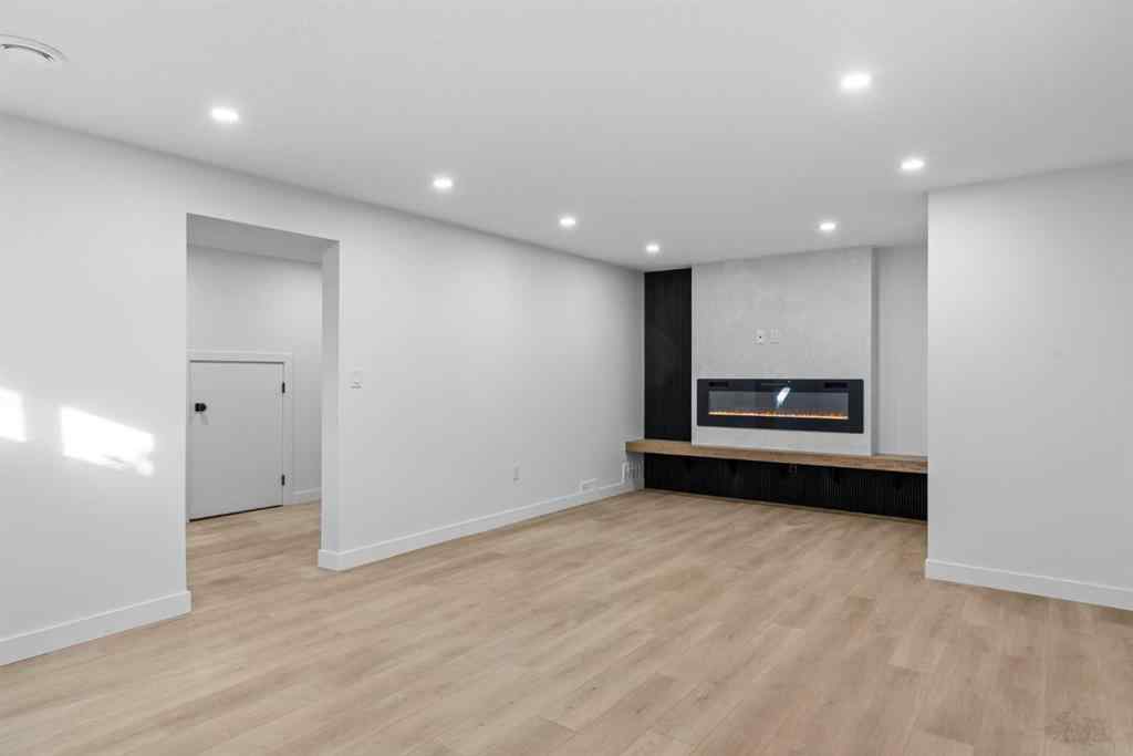 MLS® A2266101 - 124 Gainsborough Drive SW in Glamorgan Calgary, Residential