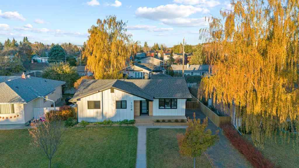 MLS® A2266101 - 124 Gainsborough Drive SW in Glamorgan Calgary, Residential