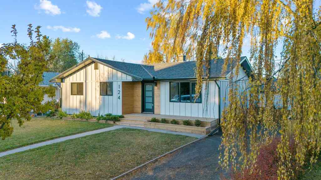 MLS® A2266101 - 124 Gainsborough Drive SW in Glamorgan Calgary, Residential