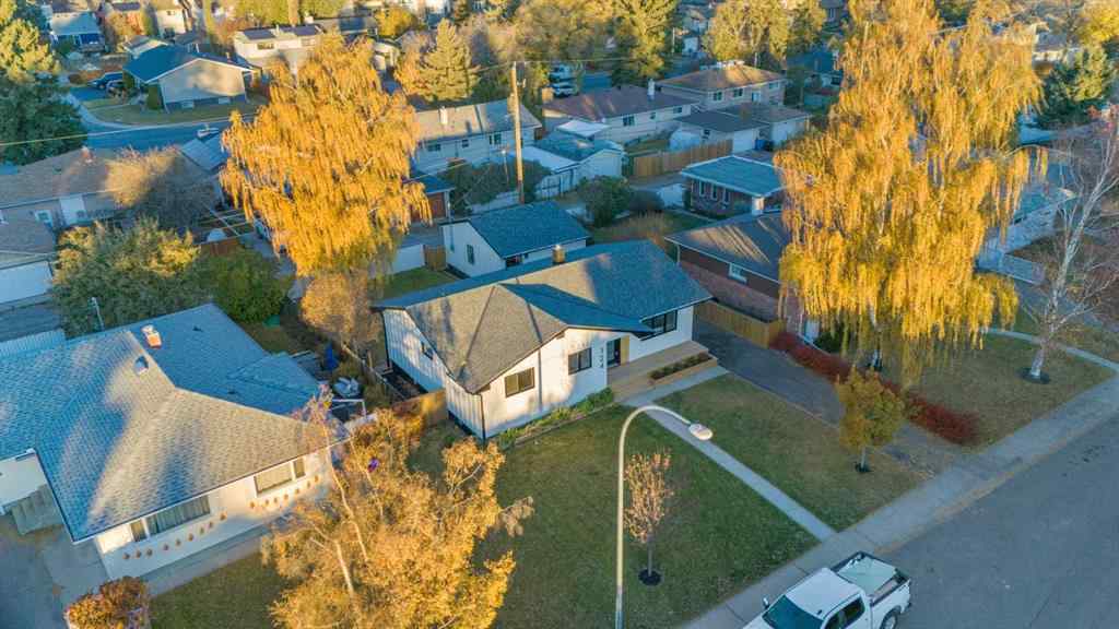 MLS® A2266101 - 124 Gainsborough Drive SW in Glamorgan Calgary, Residential