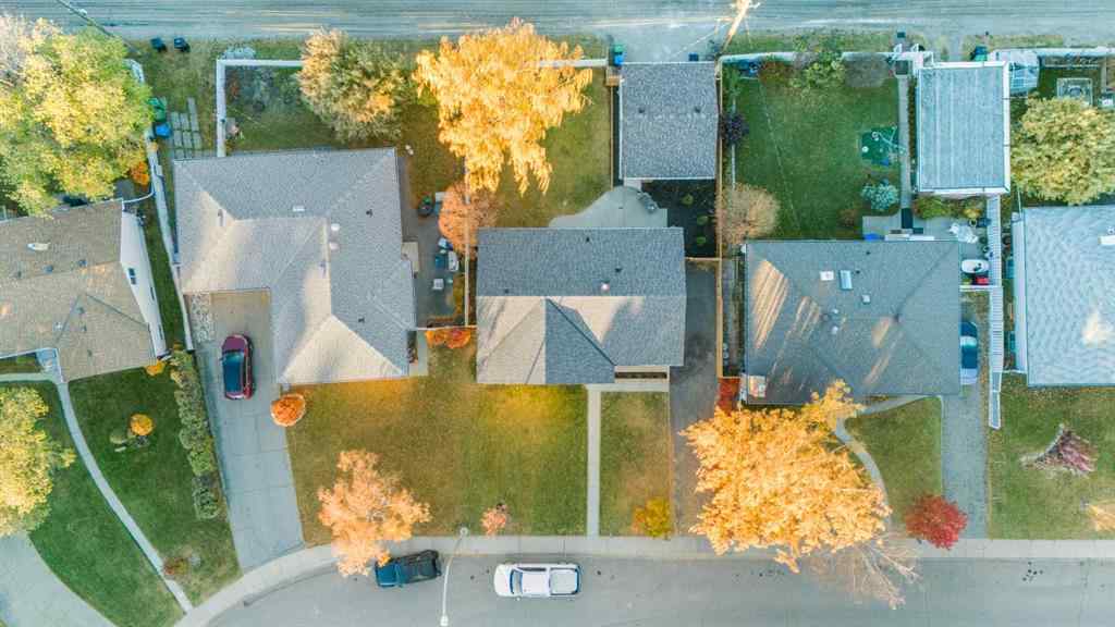 MLS® A2266101 - 124 Gainsborough Drive SW in Glamorgan Calgary, Residential