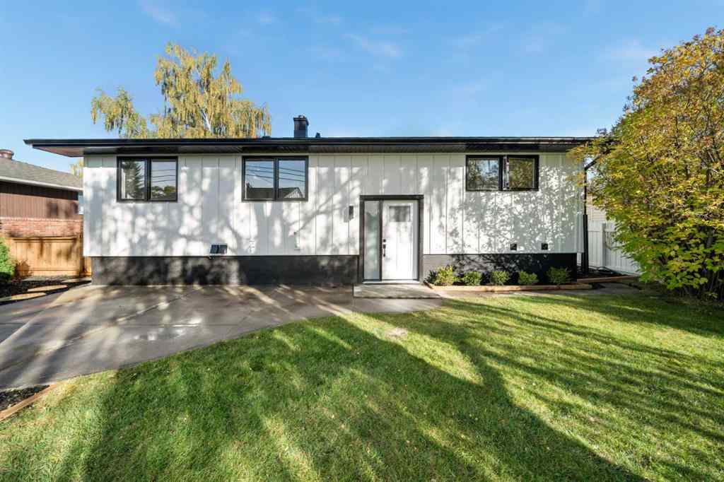 MLS® A2266101 - 124 Gainsborough Drive SW in Glamorgan Calgary, Residential