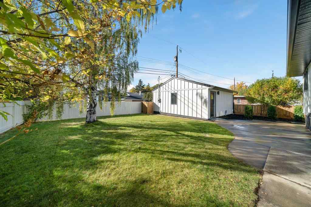 MLS® A2266101 - 124 Gainsborough Drive SW in Glamorgan Calgary, Residential