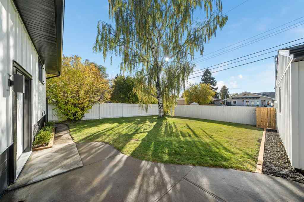 MLS® A2266101 - 124 Gainsborough Drive SW in Glamorgan Calgary, Residential