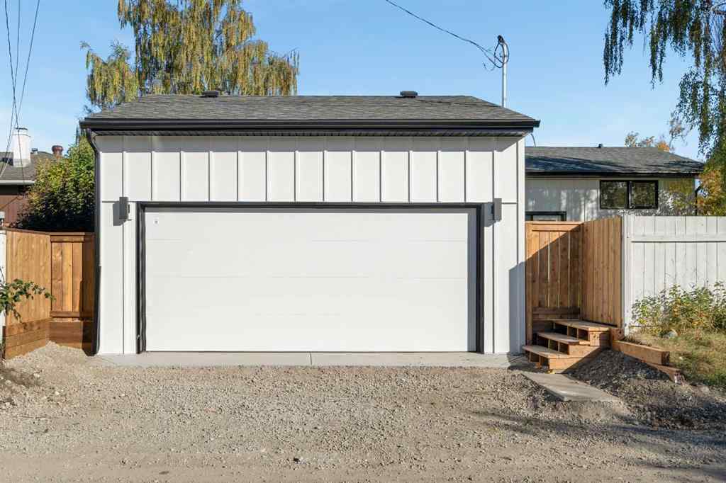 MLS® A2266101 - 124 Gainsborough Drive SW in Glamorgan Calgary, Residential