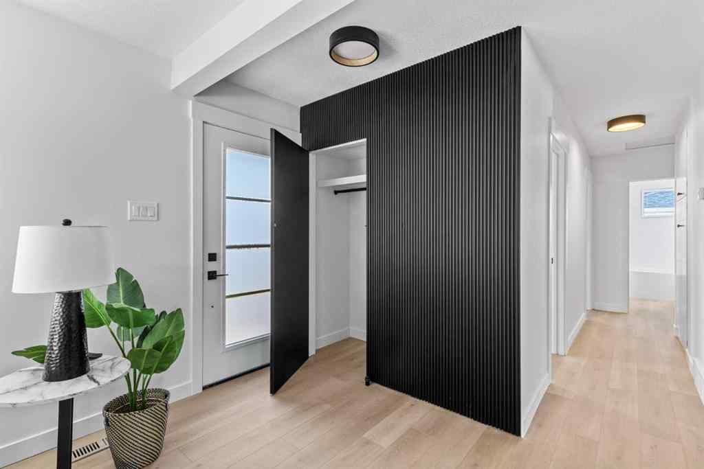 MLS® A2266101 - 124 Gainsborough Drive SW in Glamorgan Calgary, Residential