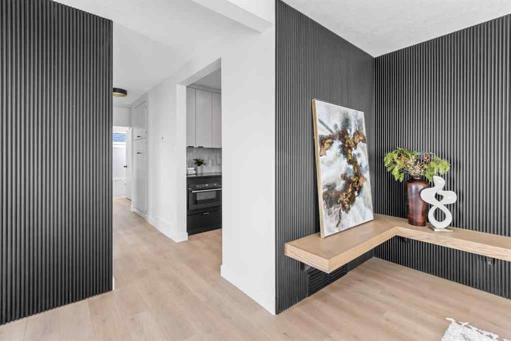 MLS® A2266101 - 124 Gainsborough Drive SW in Glamorgan Calgary, Residential