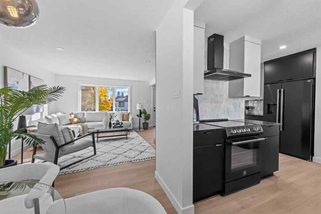 MLS® A2266101 - 124 Gainsborough Drive SW in Glamorgan Calgary, Residential