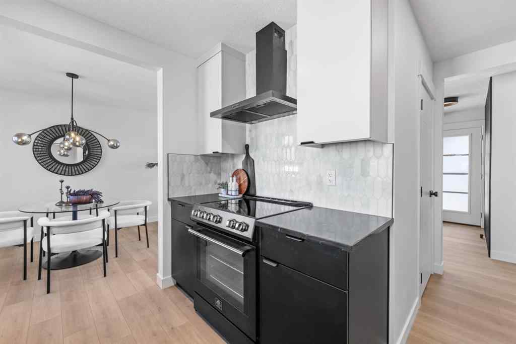 MLS® A2266101 - 124 Gainsborough Drive SW in Glamorgan Calgary, Residential