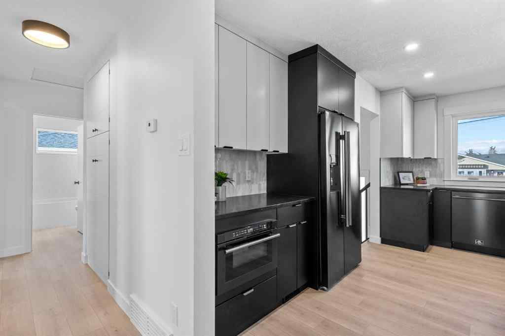 MLS® A2266101 - 124 Gainsborough Drive SW in Glamorgan Calgary, Residential