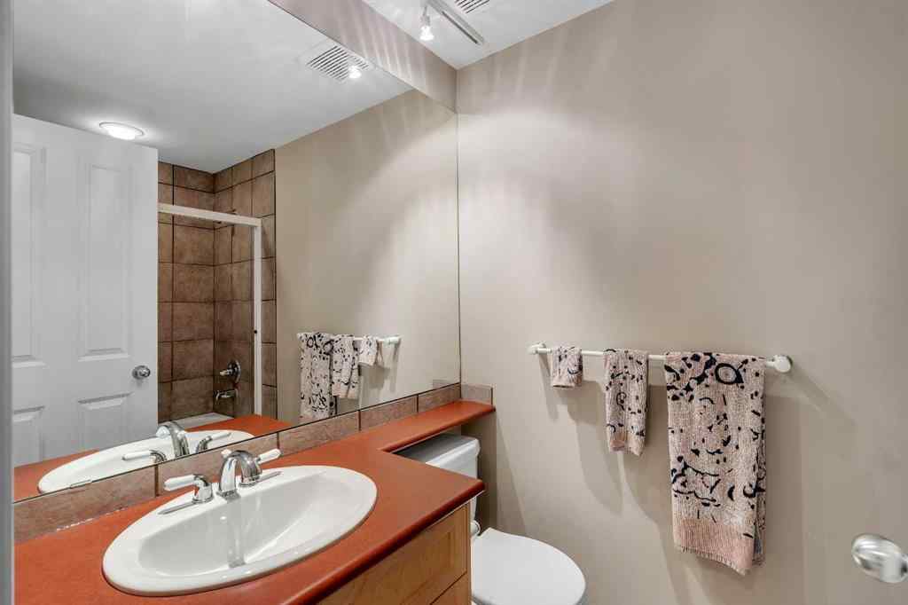 MLS® A2266107 - 2215 2 Avenue NW in West Hillhurst Calgary, Residential