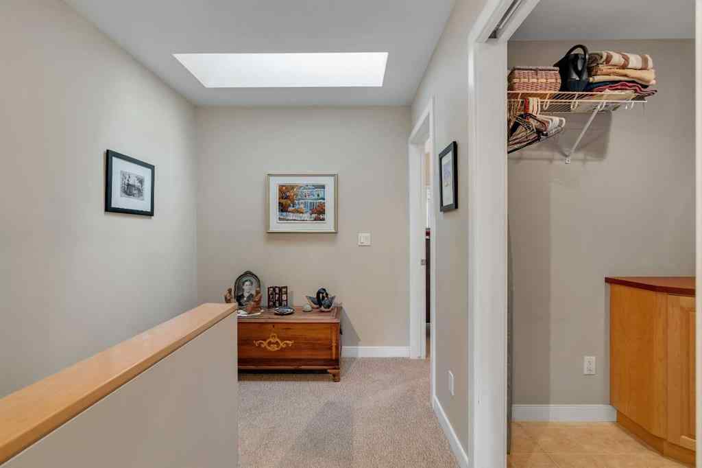 MLS® A2266107 - 2215 2 Avenue NW in West Hillhurst Calgary, Residential