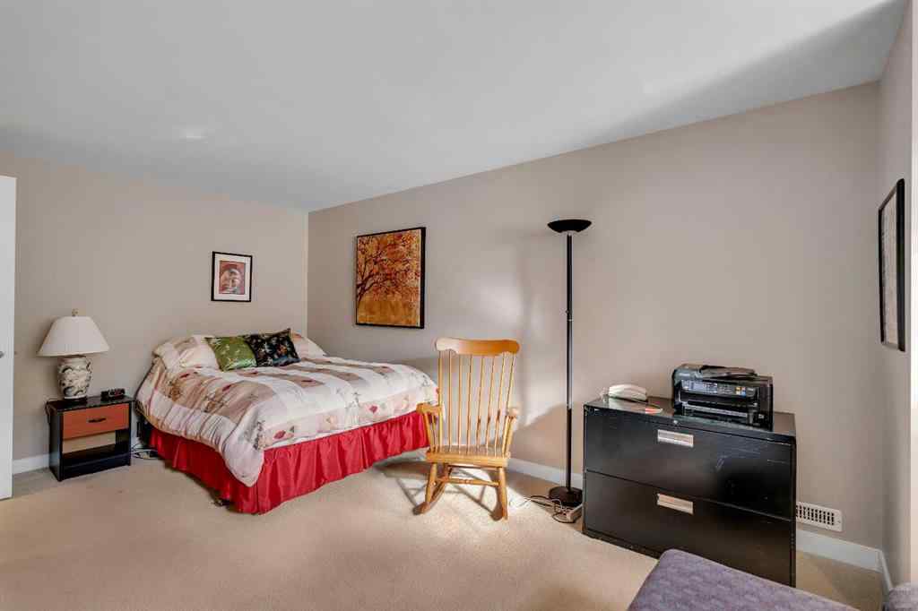 MLS® A2266107 - 2215 2 Avenue NW in West Hillhurst Calgary, Residential