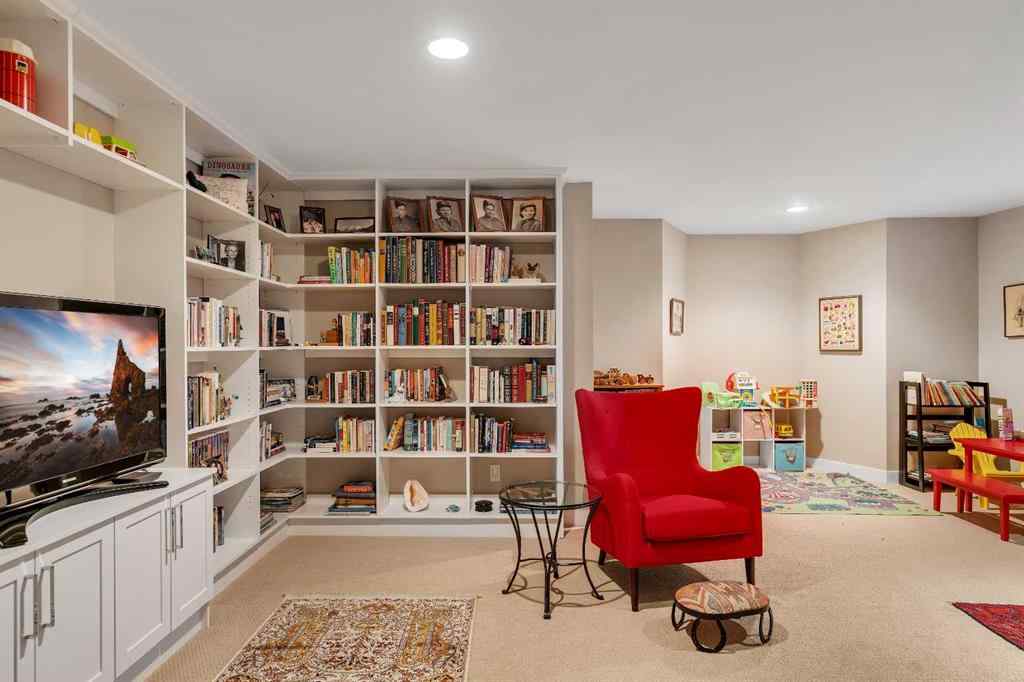 MLS® A2266107 - 2215 2 Avenue NW in West Hillhurst Calgary, Residential