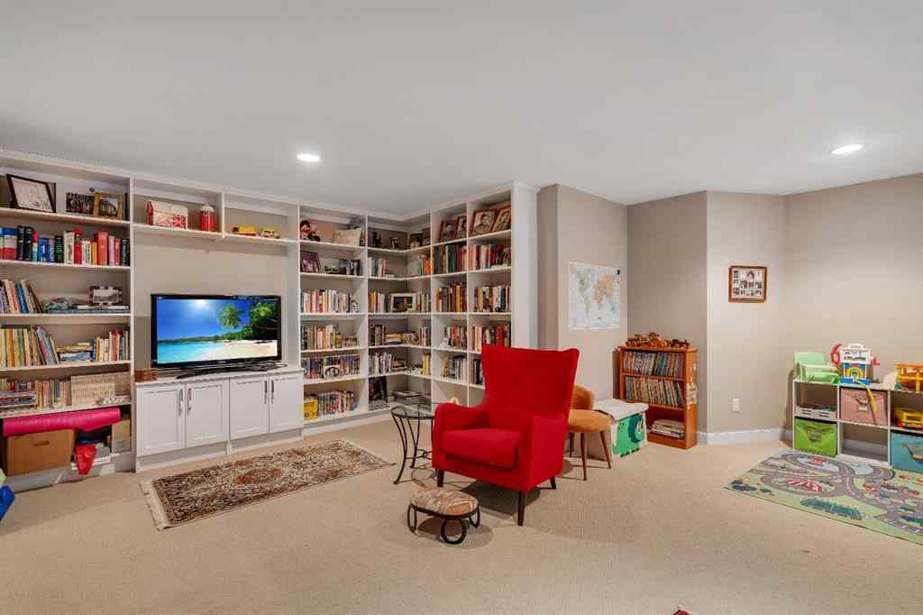 MLS® A2266107 - 2215 2 Avenue NW in West Hillhurst Calgary, Residential