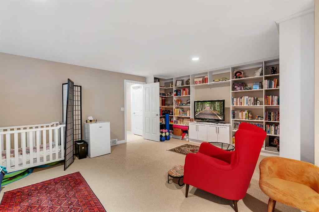 MLS® A2266107 - 2215 2 Avenue NW in West Hillhurst Calgary, Residential