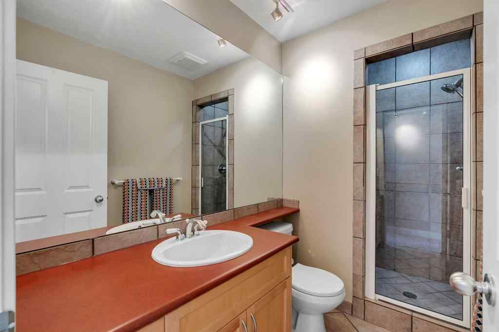 MLS® A2266107 - 2215 2 Avenue NW in West Hillhurst Calgary, Residential