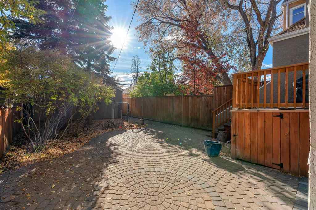 MLS® A2266107 - 2215 2 Avenue NW in West Hillhurst Calgary, Residential