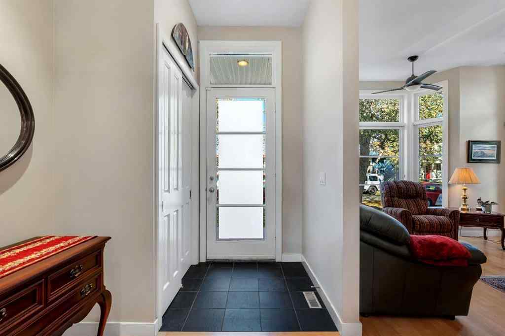 MLS® A2266107 - 2215 2 Avenue NW in West Hillhurst Calgary, Residential