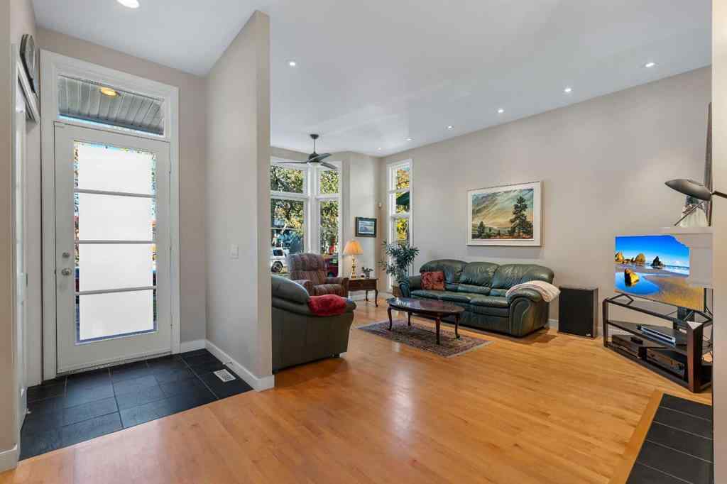 MLS® A2266107 - 2215 2 Avenue NW in West Hillhurst Calgary, Residential